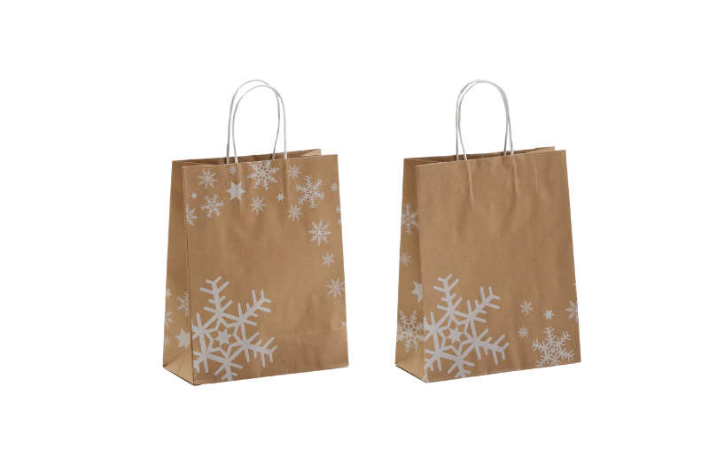 zwei braune Papiertaschen mit weißen Papierkordeln Sie sind umlaufend mit weißen Eiskristallen bedruckt, Vorder- und Rückseite sind verschieden. Zu sehen hier die kleine Taschenausführung. zu kaufen im Shop von tausendtypentragetaschen.de
