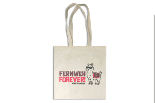 Die Baumwolltasche natur 3-farbig pink, bordeaux und schwarz bedruckt mit einem Lama und dem Slogan Fernweh forever, für Diamir Reisen. Die Tasche hat lange Henkel