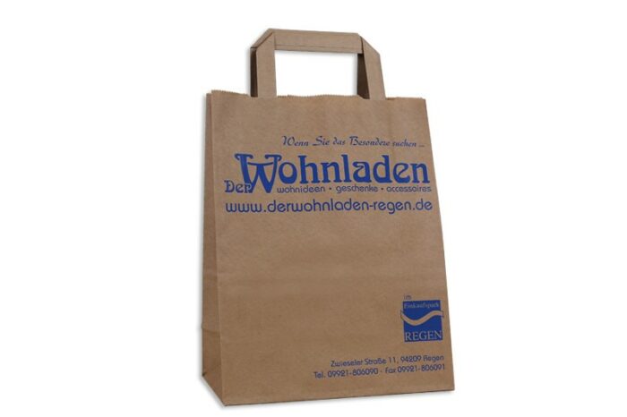 Braune Papiertasche mit Flachhenkel und blauem Werbeaufdruck Der Wohnladen Referenz bei Tausendtypentragetaschen