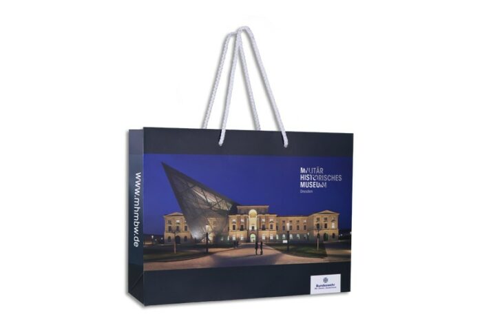 matte Papiertasche mit dem Bild vom Militärhistorischen Museum Dresden