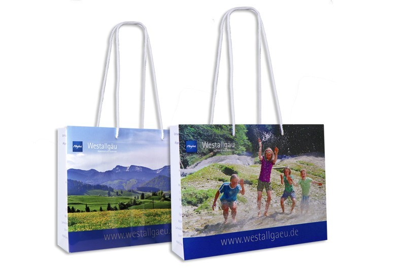 die glanzlaminierte Papiertasche