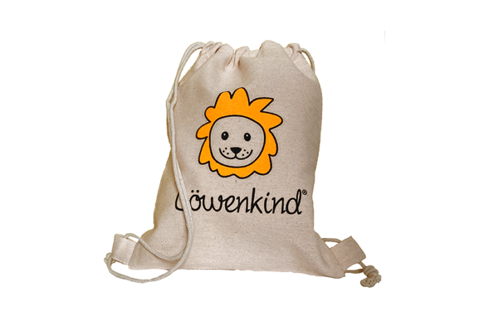 tausendtypentragetaschen - naturfarbiger Kinderrucksack aus Baumwolle mit dem Logo von Löwenkind zweifarbig