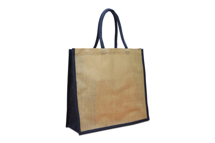 naturfarbige Jute-Tasche mit dunkelblauen Boden- und Seitenteilen, Henkel aus Baumwolle, kurz und dunkelblau bei tausendtypentragetaschen