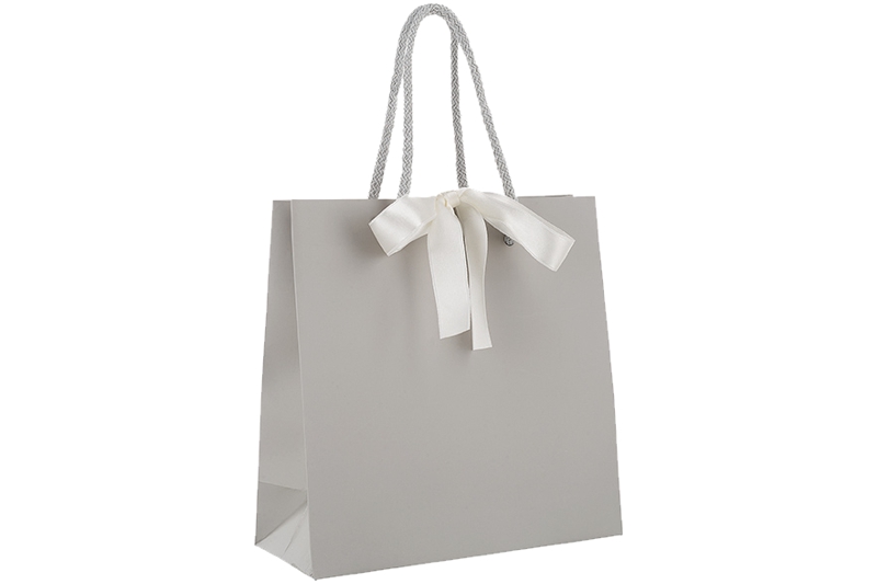 Papiertasche Present grau mit Satinband und Kordel bei Tausendtypentragetaschen