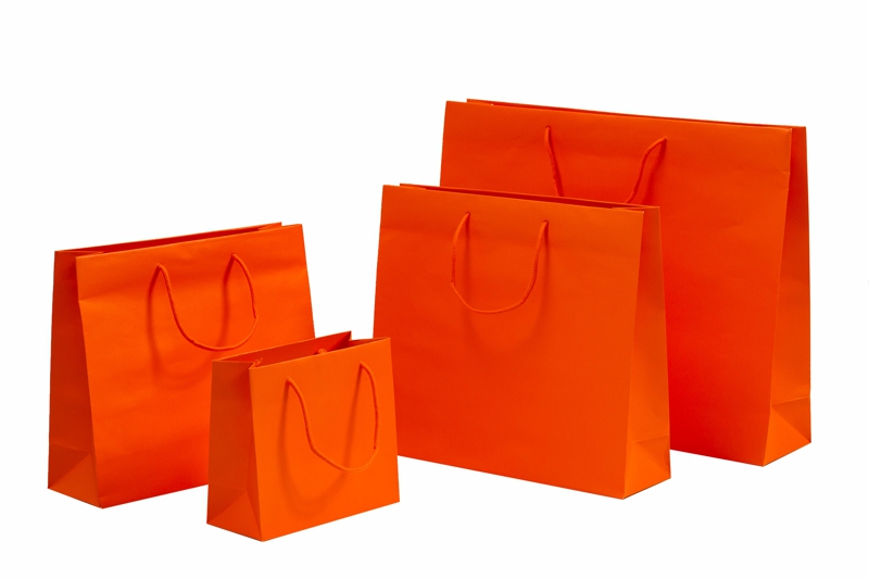 orange Papiertaschen mit Stoffkordel in Taschenfarbe in vier Größen