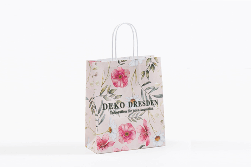 Papiertasche mit filigranem Blützenzaubermotiv und Logodruck in schwarz DekoDresden bei tausendtypentragetaschen
