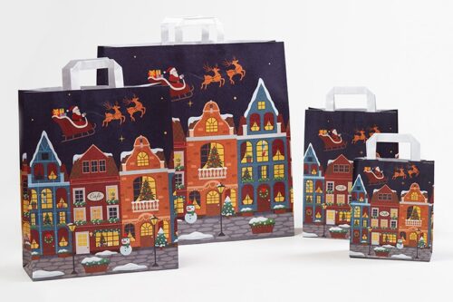 Gruppe der Papiertaschen Weihnachtshäuser, bunte Papiertaschen mit Häusern und Santa Claus am Himmel, Bild zeigt 4 Größen der Taschen