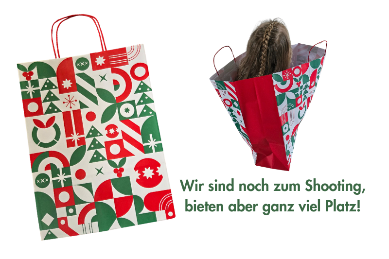 Weihnachten Modern als 2-farbige Papiertasche in grün und rot mit modernen Elementen und roten Papierkordeln. ein Kind sitzt in der Tasche